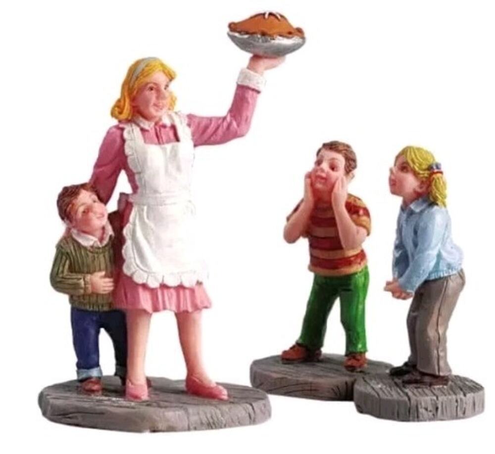 Lemax Yummy Apple Pie 52037 Village Figurines Family Fall Harvest Thanksgiving